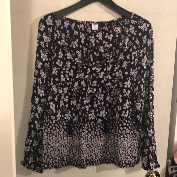 Old Navy Tops - 🛍2/$15. New peasant blouse. Have similar navy & burgundy tops🛍4/$23